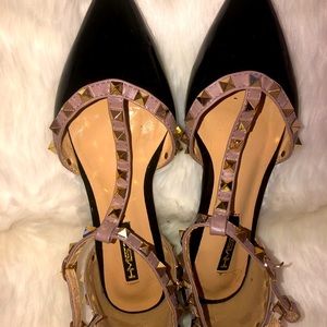 Black patent leather flat shoes with gold studs